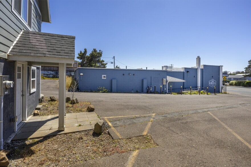 More Photos Of 1330 NE Highway 101, Lincoln City Restaurant For Sale