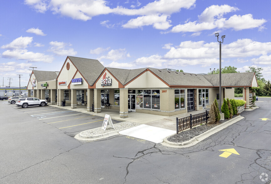 Primary Photo Of 2873-2897 W Maple Rd, Troy Freestanding For Lease