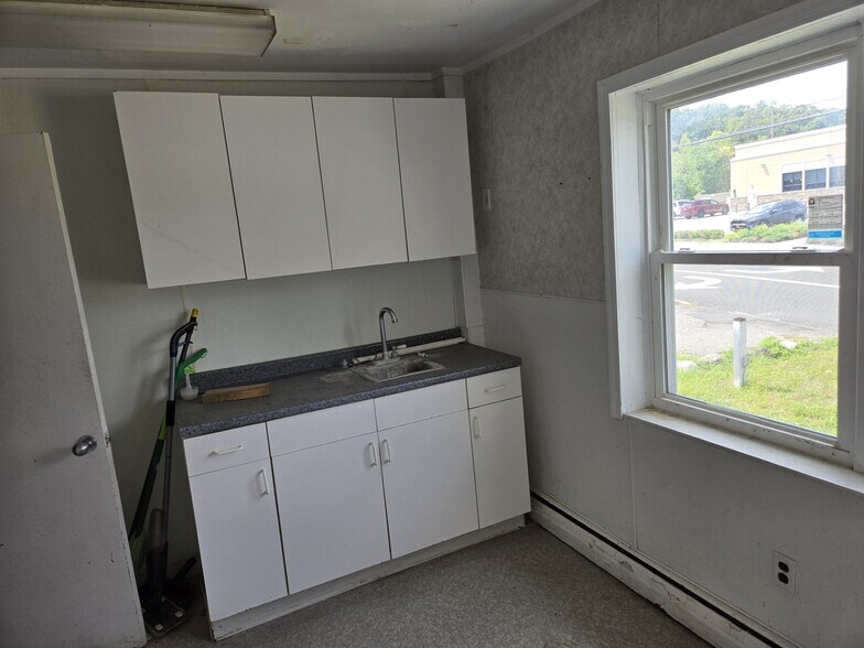 More Photos Of 360 Us-46, Mountain Lakes Freestanding For Sale