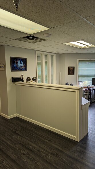 More Photos Of 29 Lafayette Rd, North Hampton Storefront Retail Office For Lease