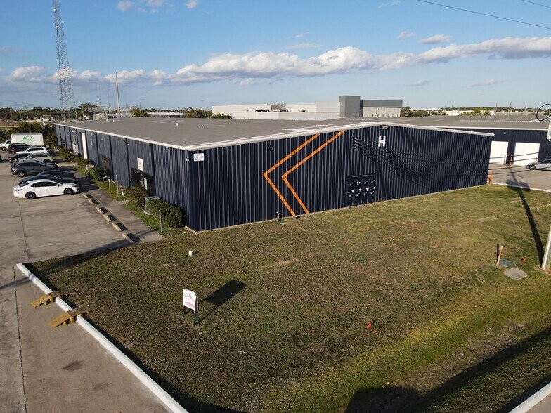 More Photos Of 2121 Brittmoore Rd, Houston Unknown For Lease