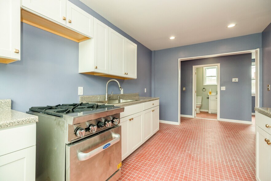 More Photos Of 250 Warren St, Beverly Storefront Retail Residential For Sale