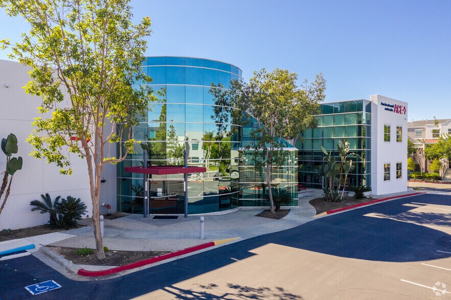 More Photos Of 4851 Paramount Dr, San Diego Showroom For Lease