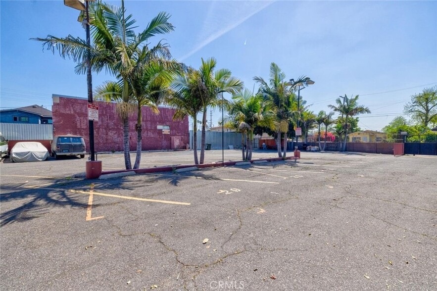 More Photos Of 1437 E 61st St, Los Angeles Land For Sale