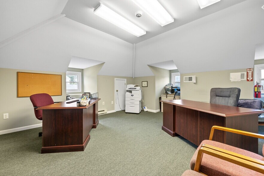 More Photos Of 110 Main St, Manchester Office Residential For Sale
