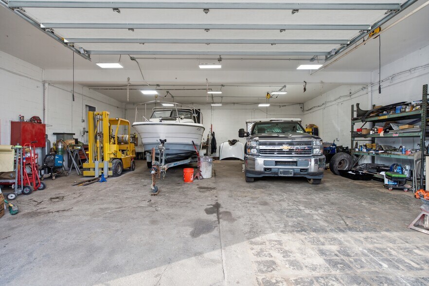 More Photos Of 1850 E Jericho Tpke, Huntington Auto Repair For Sale