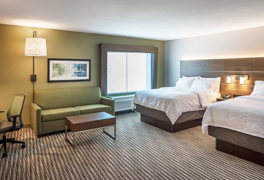 More Photos Of 19040 Evans St, Elkhorn Hotel For Sale