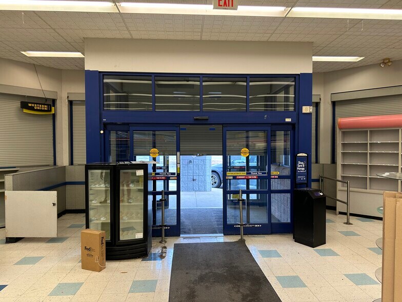 More Photos Of 4410 S Division Ave, Grand Rapids Drugstore For Sale