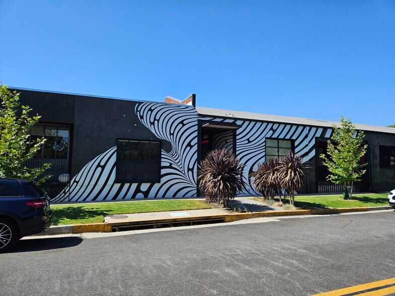 Primary Photo Of 1651 S Central Ave, Glendale Warehouse For Lease