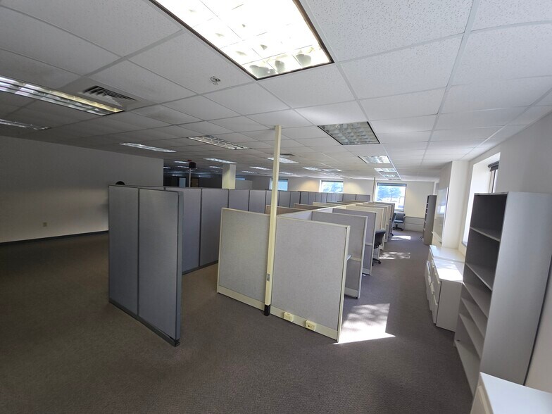 More Photos Of 110 Galaxy Dr, Dover Light Manufacturing For Lease