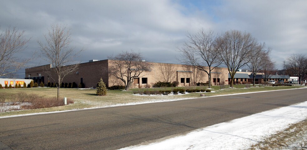 More Photos Of 20580 Enterprise Ave, Brookfield Flex For Sale