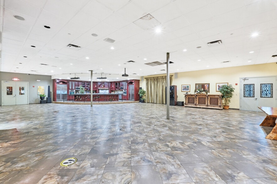 More Photos Of 4351 NE 12th Ter, Oakland Park Restaurant For Sale
