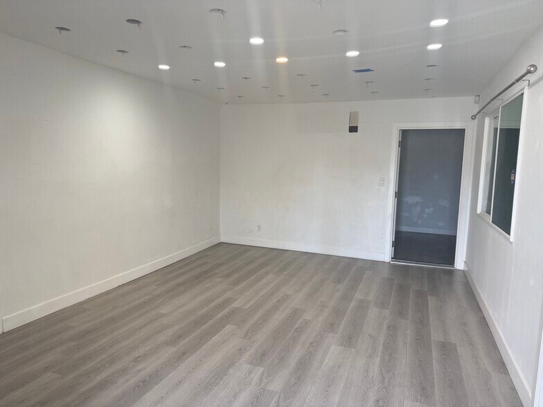 More Photos Of 11007 Crenshaw Blvd, Inglewood Storefront For Sale
