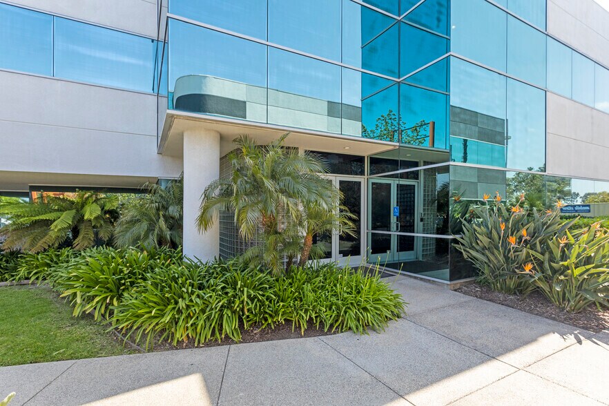 More Photos Of 9609 Waples St, San Diego Office For Lease