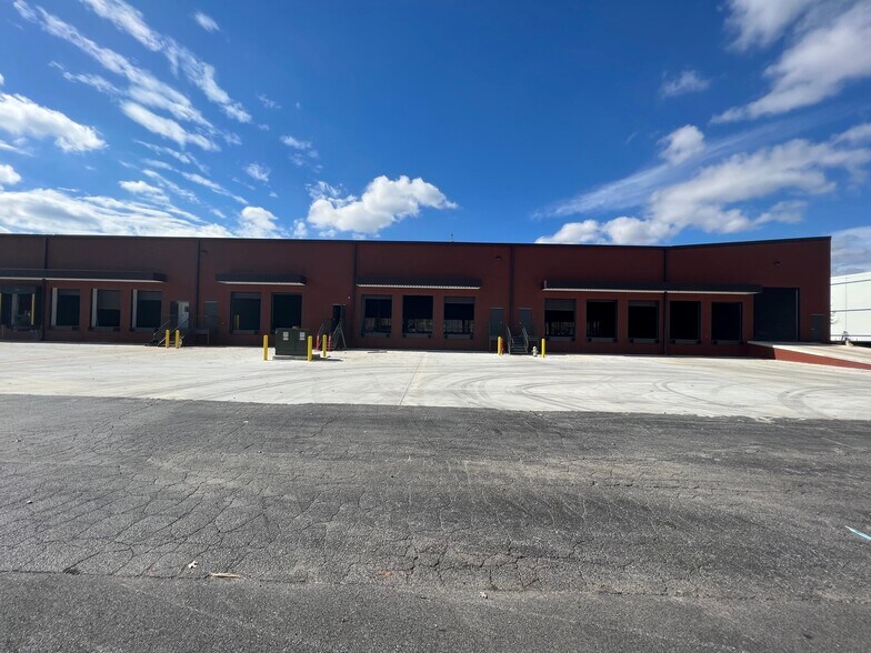 More Photos Of 900 Westlake Pky, Atlanta Warehouse For Lease
