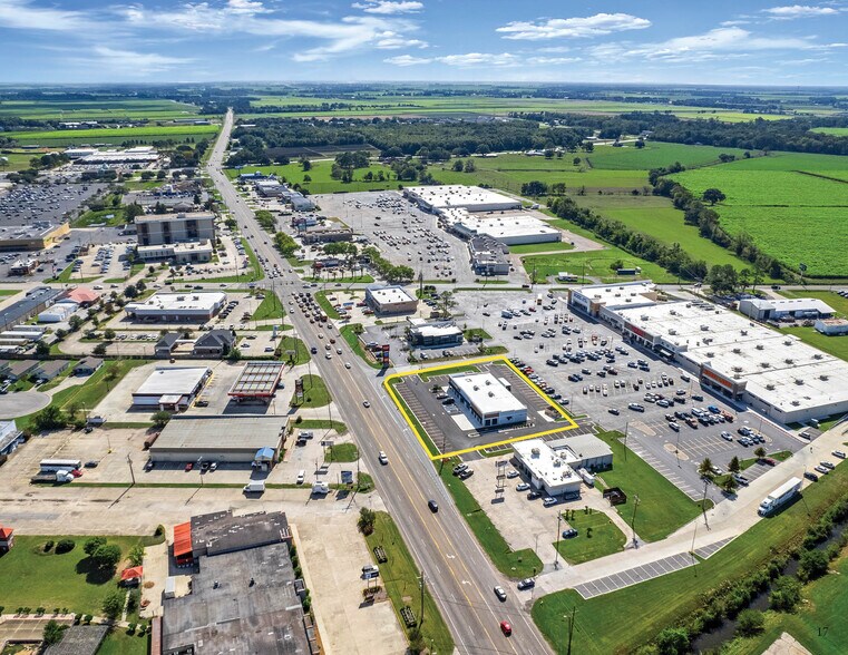 More Photos Of 900 E Admiral Doyle Dr, New Iberia Freestanding For Sale