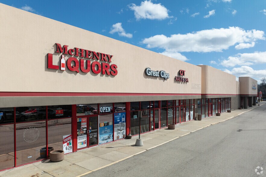 More Photos Of 1700-1792 N Richmond Rd, McHenry Storefront For Lease