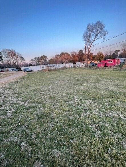 More Photos Of 104 McKee Cir, Belmont Manufactured Housing Mobile Home Park For Sale