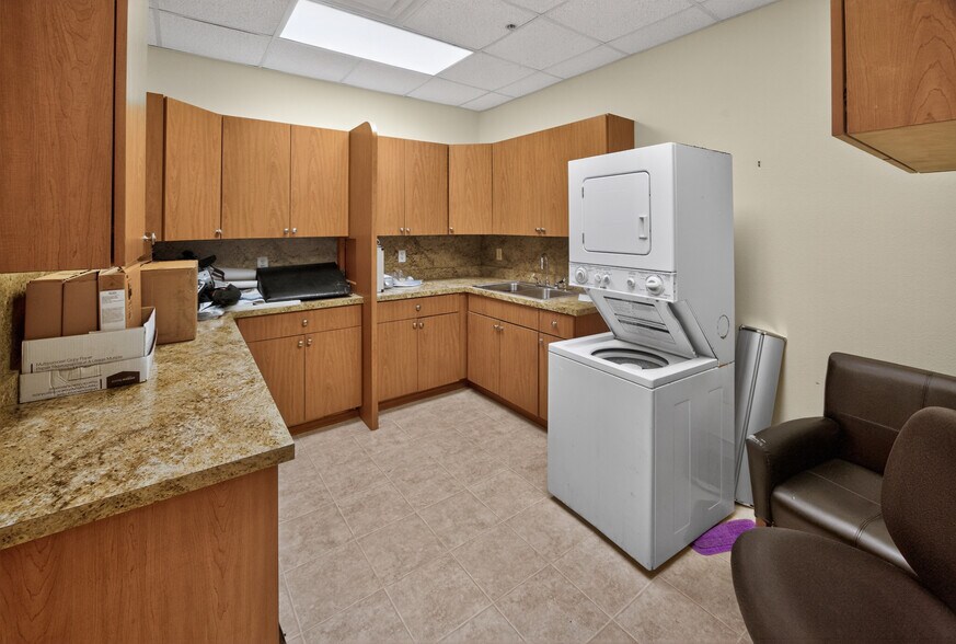 More Photos Of 733 & 737 County Road 466, Lady Lake Medical For Sale