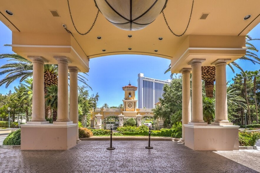 More Photos Of 2827 Paradise Rd, Las Vegas Health Club For Sale