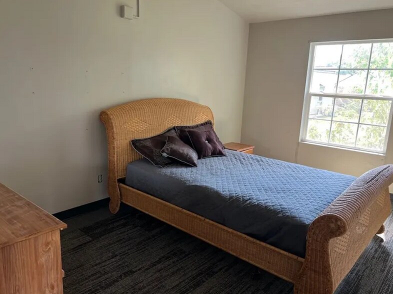 More Photos Of 569 Bear Dr, Timpson Medical For Sale