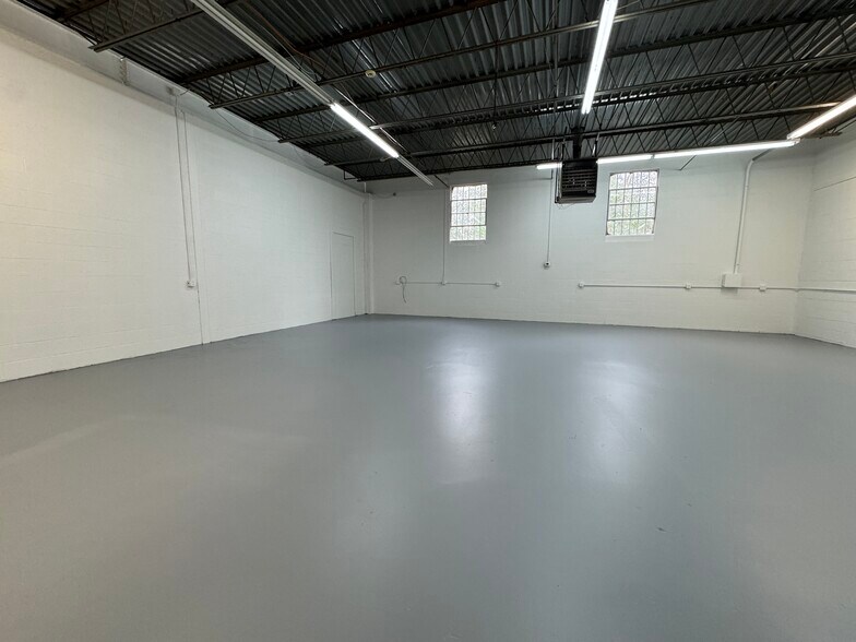 More Photos Of 2730-2738 N Graham St, Charlotte Business Park For Lease