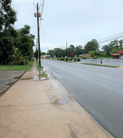 More Photos Of 19276 Hartford St, Edison Freestanding For Sale