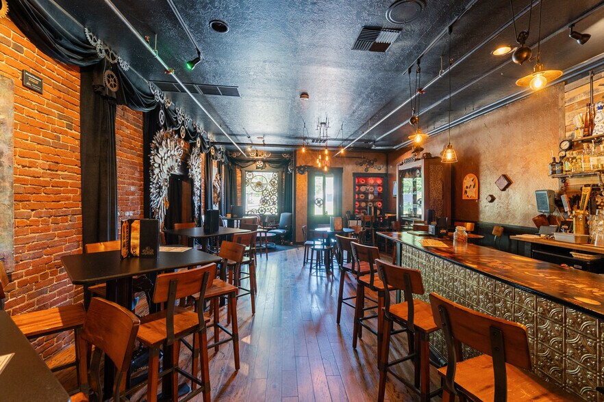 More Photos Of 509 SW G St, Grants Pass Restaurant For Sale