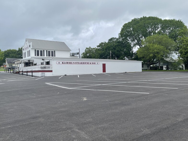 More Photos Of 101 Moore, Moulton Restaurant For Sale