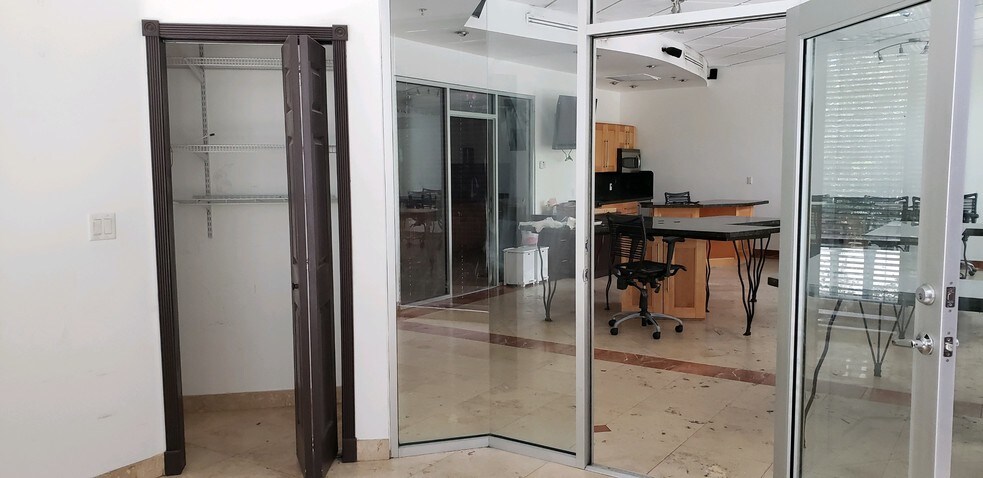 More Photos Of 6500 Cow Pen Rd, Miami Lakes Office For Lease