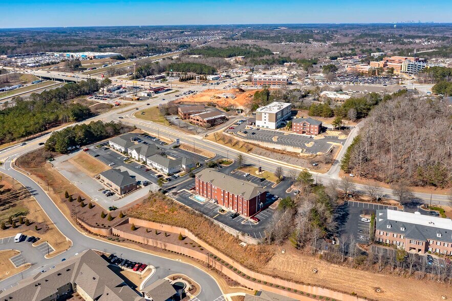 More Photos Of 195 Country Club Dr, Stockbridge Hotel For Sale