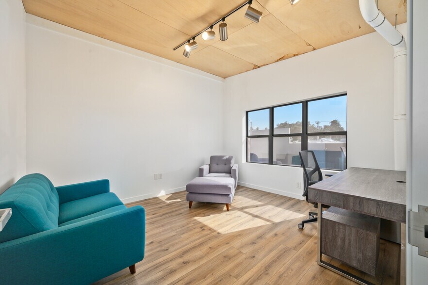 More Photos Of 4207-4215 W Jefferson Blvd, Los Angeles Loft Creative Space For Lease