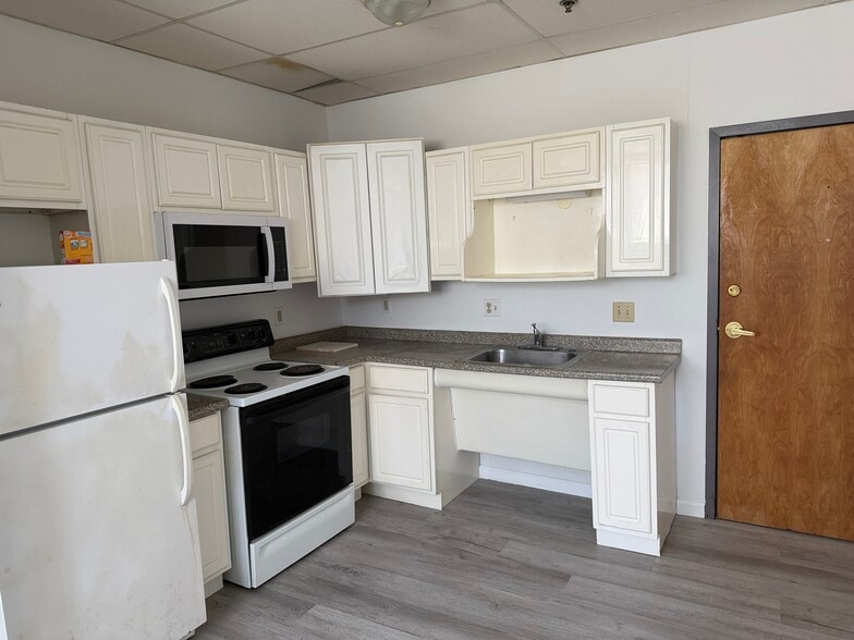 More Photos Of 544 Tolland St, East Hartford Apartments For Sale