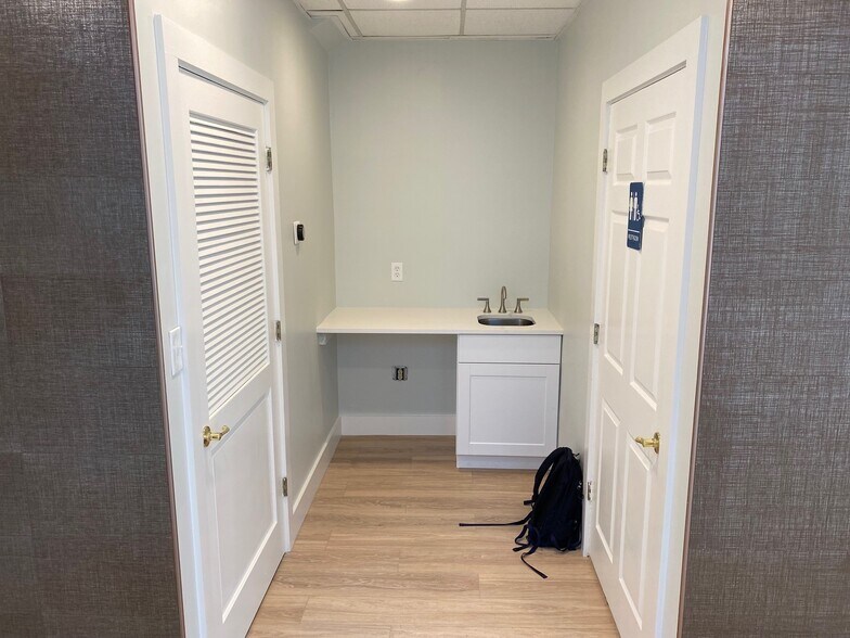 More Photos Of 2312 Peachford Rd, Atlanta Office Residential For Sale