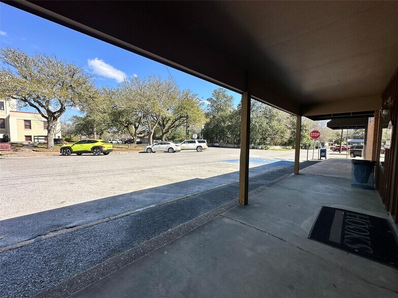 More Photos Of 120 S Charlton St, Woodville Office For Sale