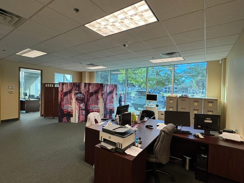 More Photos Of 555 W Chandler Blvd, Chandler Office For Lease