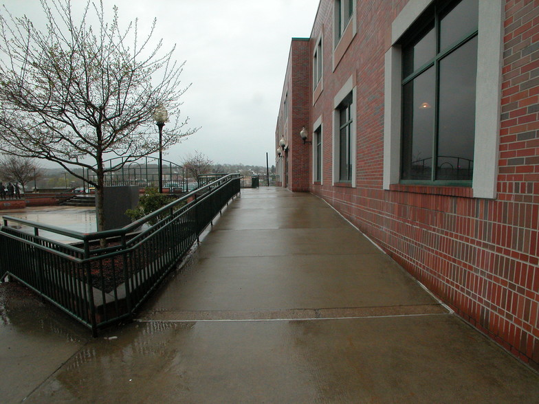 More Photos Of 320 Adams St, Fairmont Medical For Lease