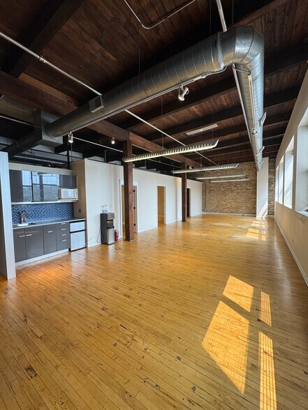 More Photos Of 1000 N Halsted St, Chicago Loft Creative Space For Lease