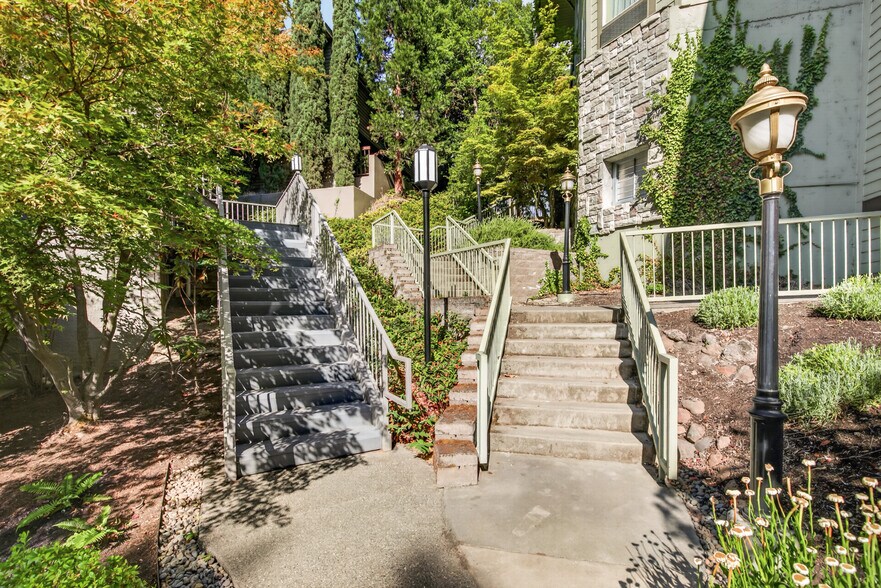 More Photos Of 51 Water St, Ashland Restaurant For Lease