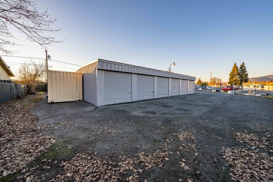 More Photos Of 100 Pardee Ln, Grants Pass Self Storage For Sale