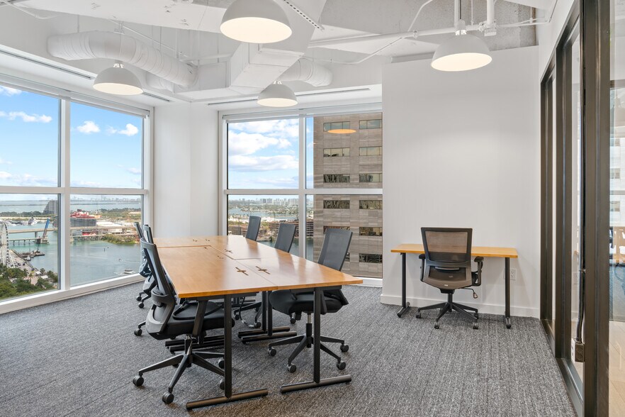 More Photos Of 200 S Biscayne Blvd, Miami Coworking Space