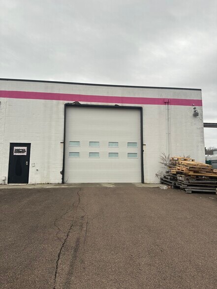 Primary Photo Of 4 Custom Dr, Old Saybrook Service For Lease