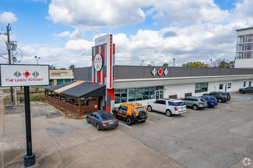More Photos Of 3414-3468 Ella Blvd, Houston Unknown For Lease
