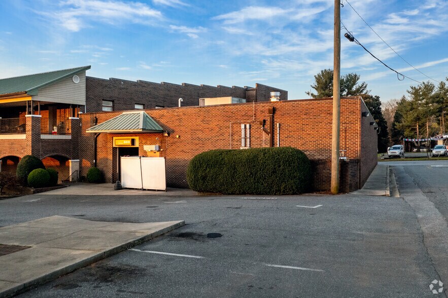More Photos Of 601 S Green St, Morganton Unknown For Lease