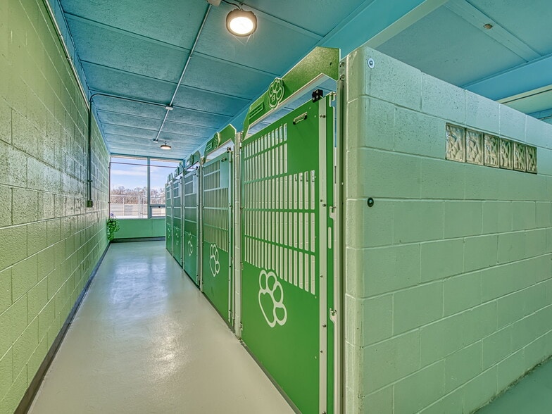 More Photos Of 2400 N Dixie Hwy, Monroe Serviced Offices For Sale