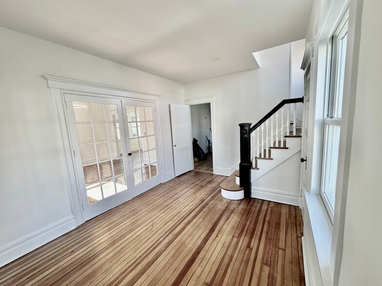 More Photos Of 257 Sound Beach Ave, Old Greenwich Office For Lease