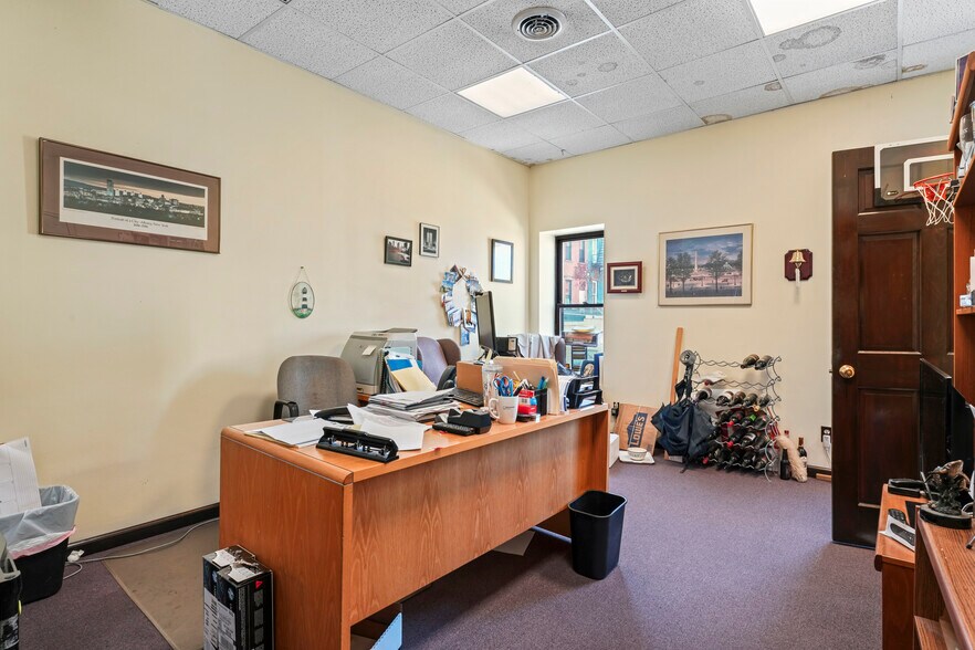 More Photos Of 132-134 S Swan St, Albany Office Residential For Sale