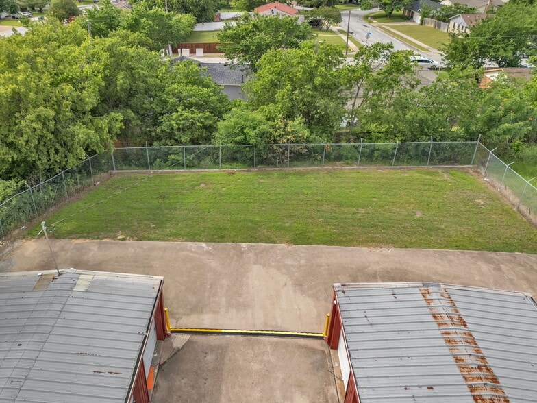 More Photos Of 5824 Watauga Rd, Watauga Self Storage For Sale