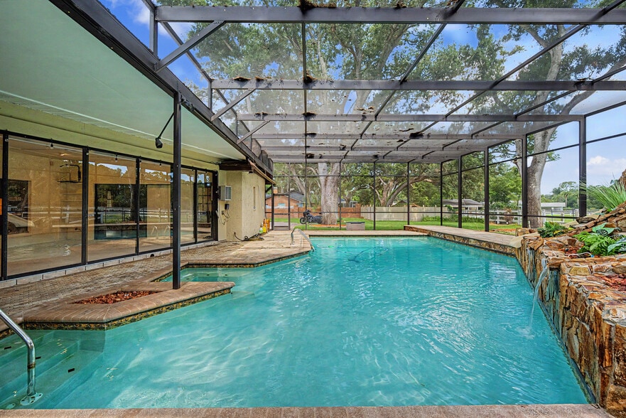 More Photos Of 2160 Laurence Dr, Clearwater Office For Sale