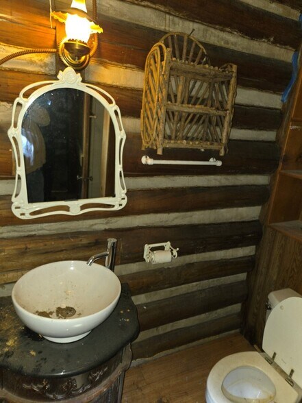 More Photos Of 934 Commander Dr, Roanoke Specialty For Sale